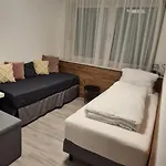 Laura * יודנבורג
