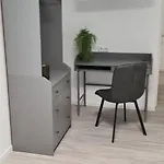 Laura *
