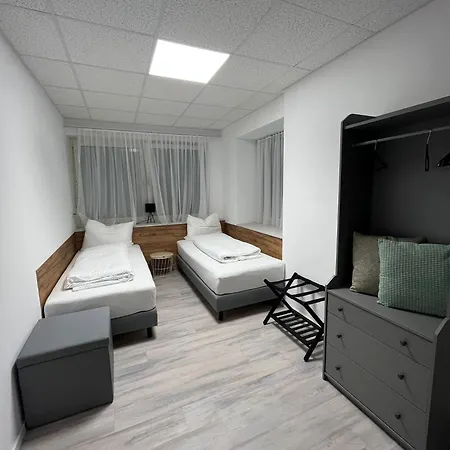 Laura * יודנבורג